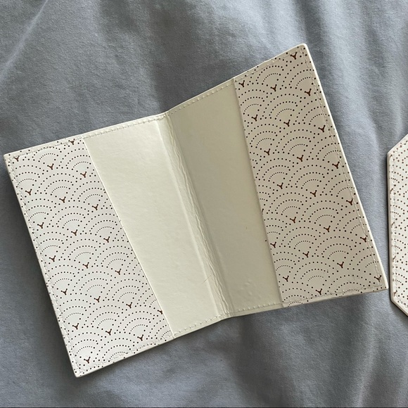 The Jetset Diaries Travel Luggage Tag + Passport Holder - Picture 3 of 3